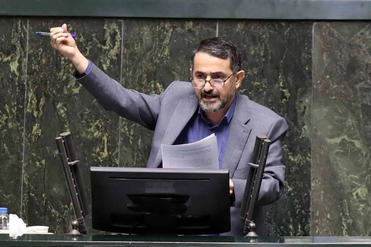برلماني إيراني يطالب بالتحقيق قضائيًا في تصريحات أحد النواب بشأن "وجود انقلاب"