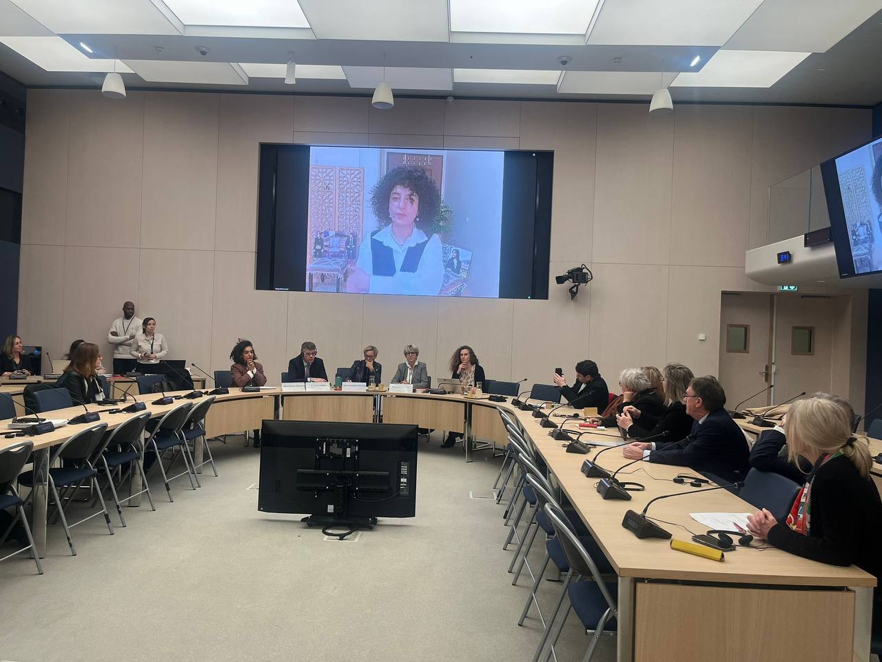 نرگس محمدی به سنای فرانسه: برای گذار از جمهوری اسلامی تلاش می‌کنم