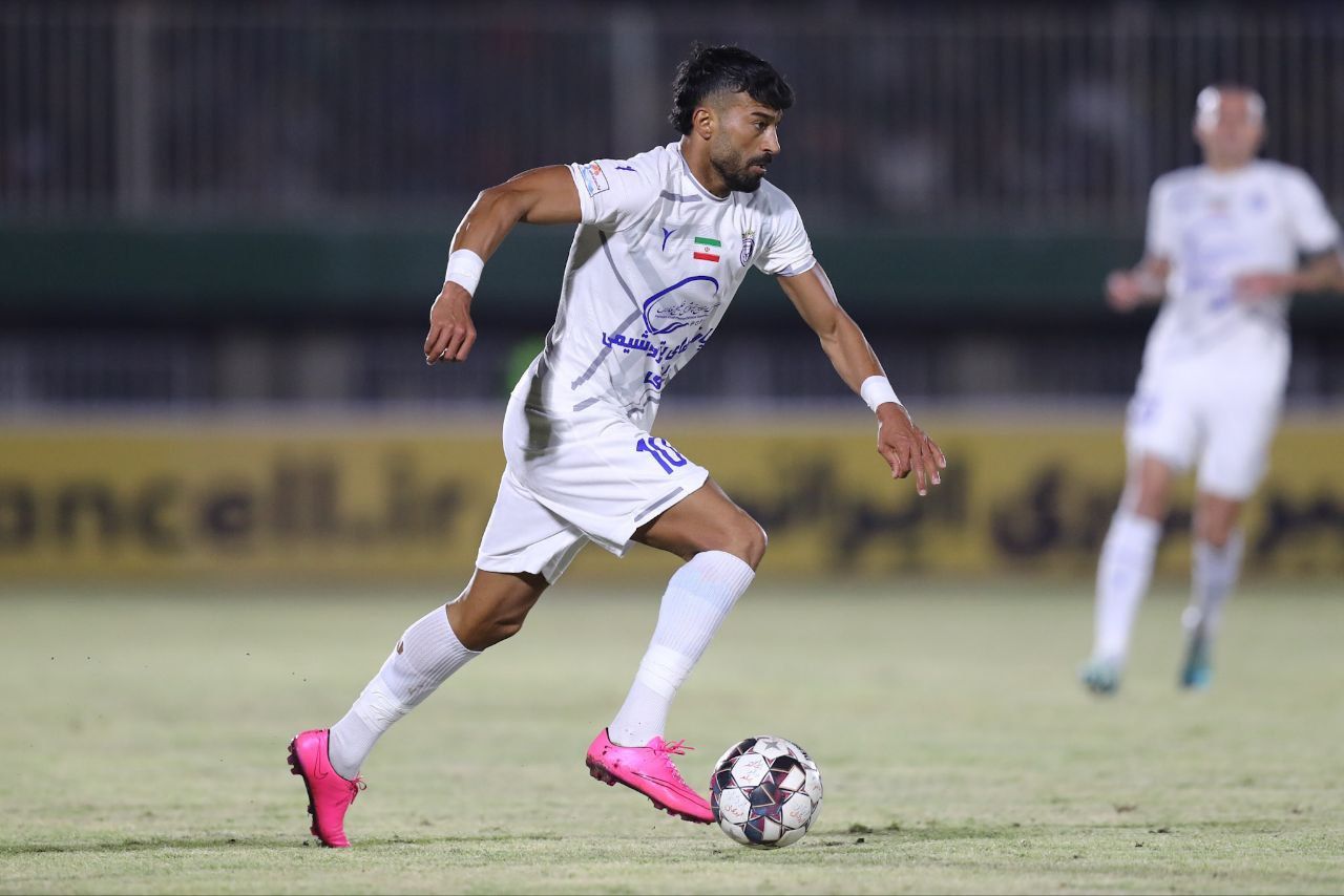 سرپرست استقلال: دختری که رامین رضاییان را در آغوش کشید، ماموران به اتوبوس راه دادند