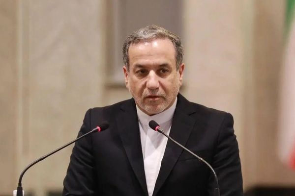 Iran is ready to negotiate but US wants to dictate, foreign minister says