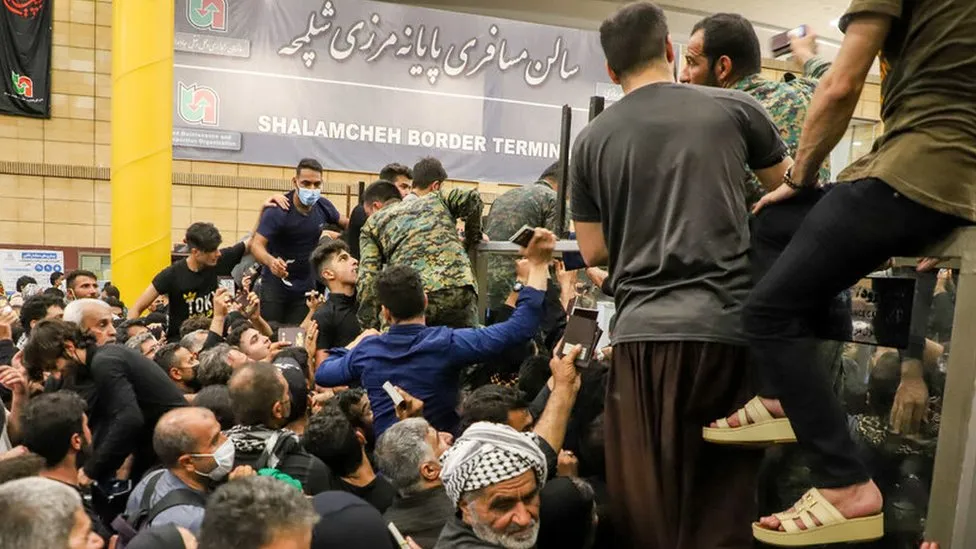 Pilgrims crowd at the Shalamcheh Border Terminal on the Iran-Iraq border during Arbaeen.