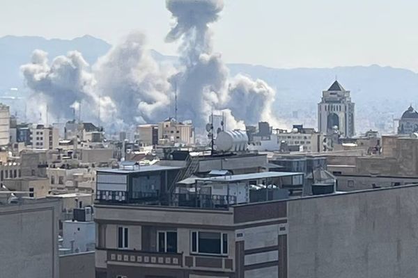 الجيش الإسرائيلي يعلن استهداف قاعدة للقوات البرية للحرس الثوري ومركز قيادة متنقل في طهران