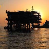 Iran loses ground in oil market as neighbors rebound