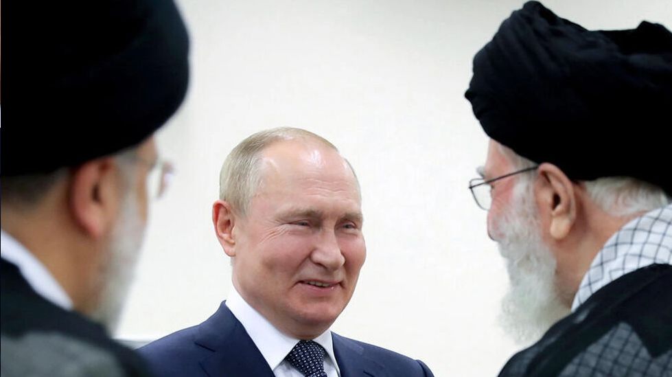 جان خامنه‌ای در دستان پوتین