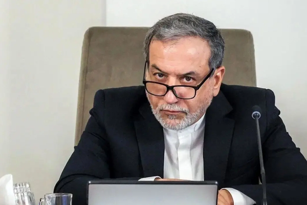 وزير خارجية إيران: مخزونات اليورانيوم تحت الأنقاض ولا تفاوض مع أميركا بشأن "تصفير التخصيب"