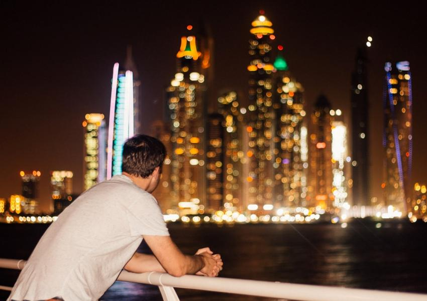 دولت امارات متحده عربی برای نیروی کار خارجی که از راه دور کار می‌کنند، مجوز اقامت صادر می‌کند