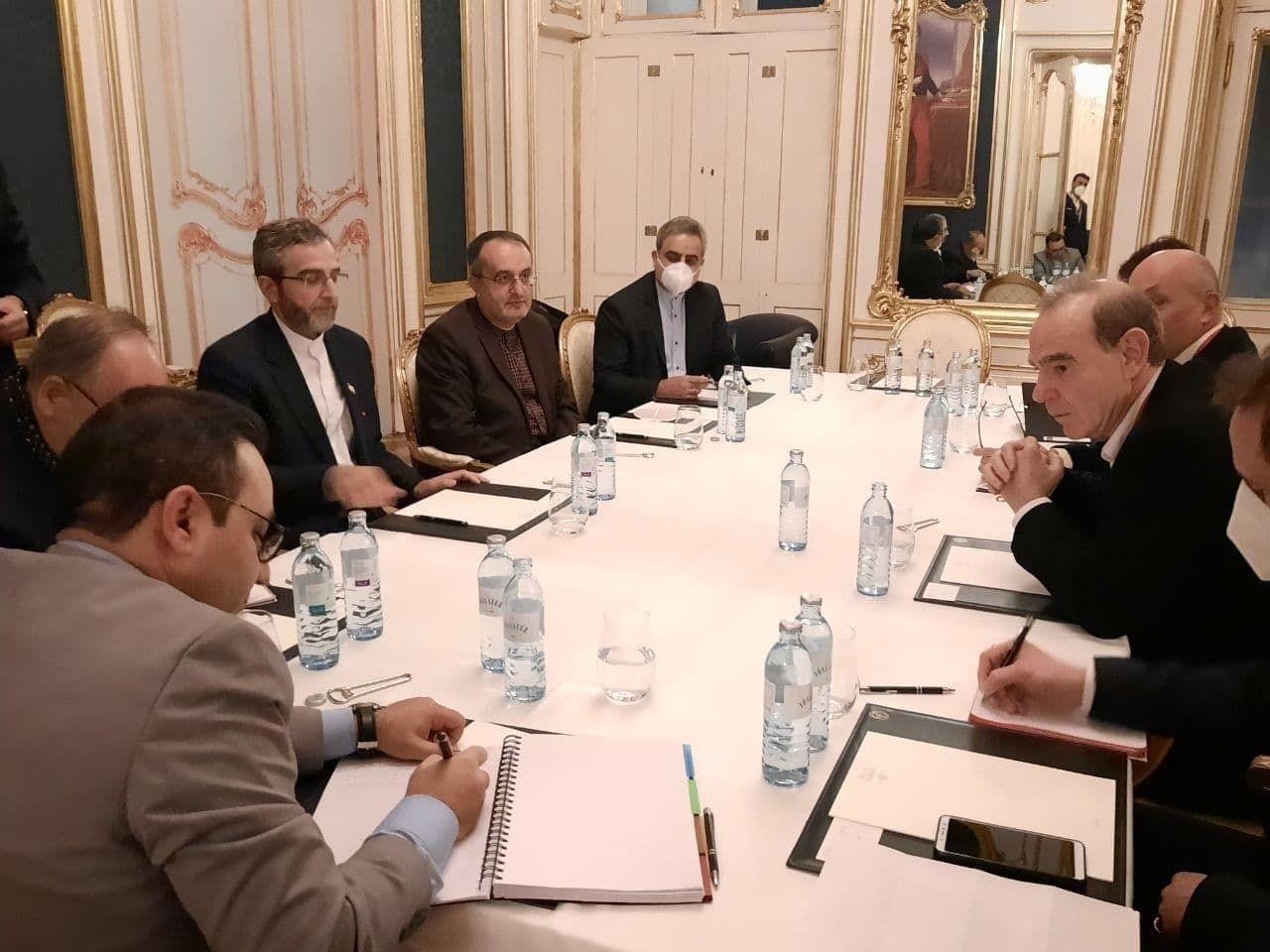 دیدار باقری کنی با انریکه مورا در سایه تردیدها درباره اراده ایران برای رسیدن به توافق