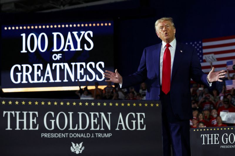 ترامپ با صدور دو فرمان اجرایی مشوق‌هایی به خودروسازان آمریکا داد