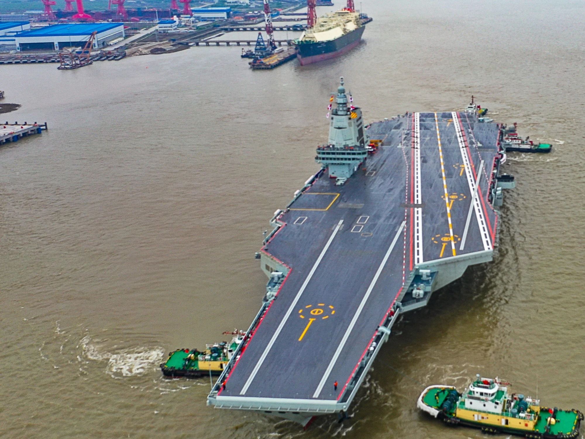 چین آزمایش دریایی بزرگ‌ترین ناو هواپیمابر خود را آغاز کرد