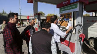 افزایش قیمت بنزین در اقتصادی که گروگان سیاست خارجی است معنا ندارد