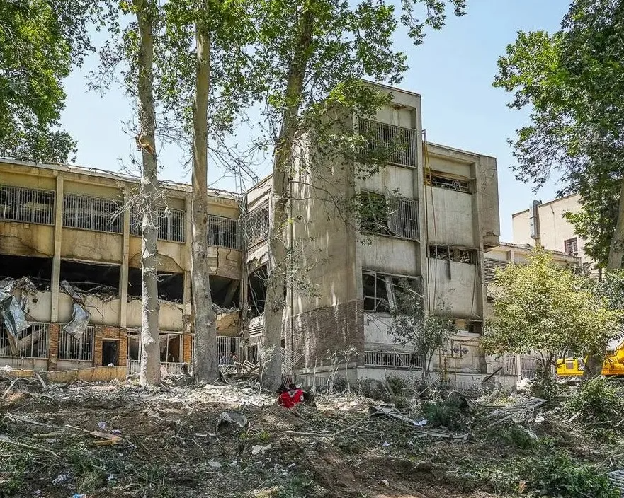 غموض حول مصير السجناء المتحولين جنسيا في سجن إيفين الإيراني