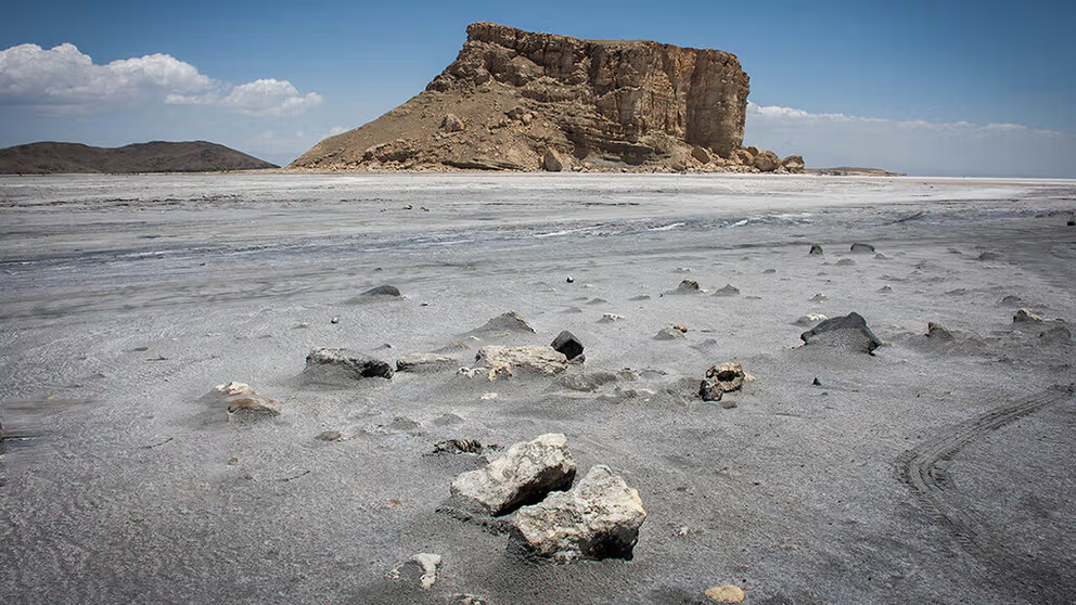 مسؤول إيراني: بحيرة أرومية قد تجف تمامًا مع نهاية الصيف