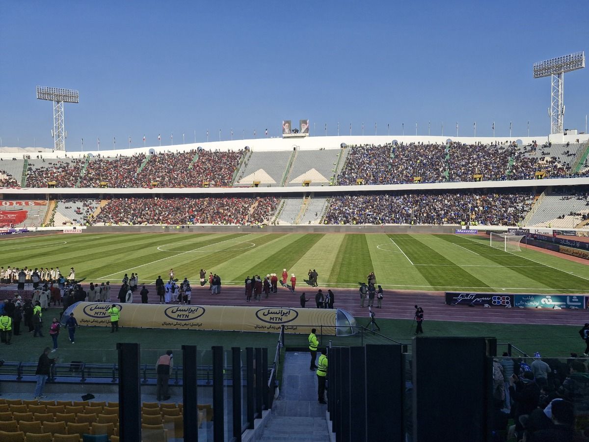 استقلال و پرسپولیس دست‌کم تا ۹ آبان دور از استادیوم آزادی