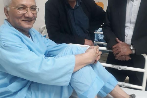 تشکل سراسری فرهنگیان: جواد لعلمحمدی پس از جراحی با پابند بر تخت بیمارستان بستری است