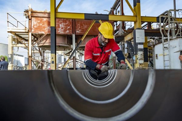 Iranian workers and consumers to bear cost of budget deficit, experts warn