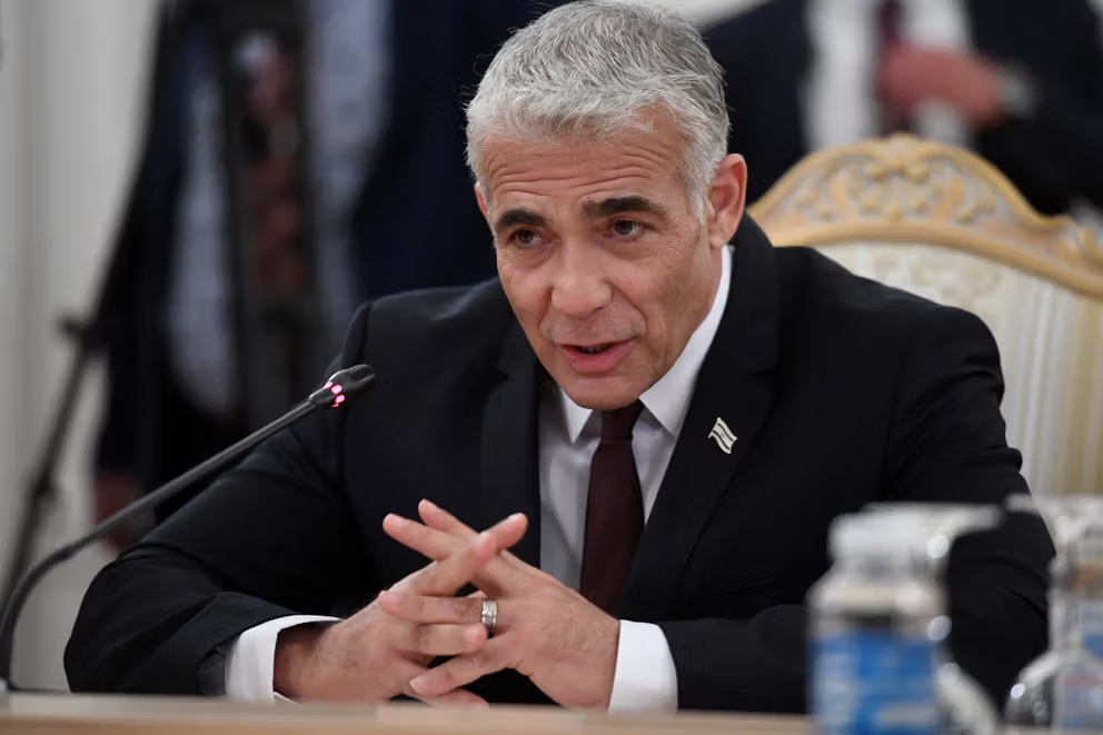 رئيس وزراء إسرائيل السابق للإيرانيين: المليارات التي صرفها النظام على النووي تبخرت في يوم