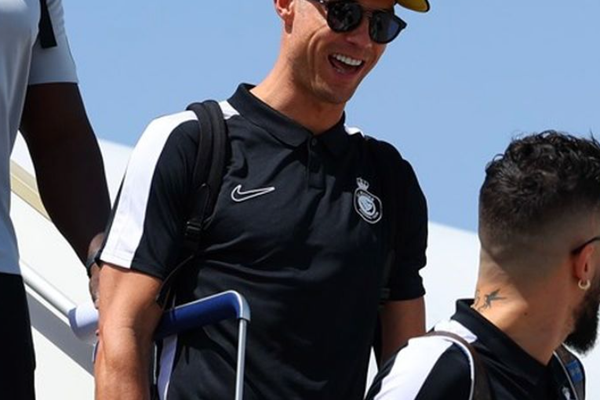 مُنشد إيراني يوجّه رسالة إلى كريستيانو رونالدو بشأن "المهدي المنتظر"