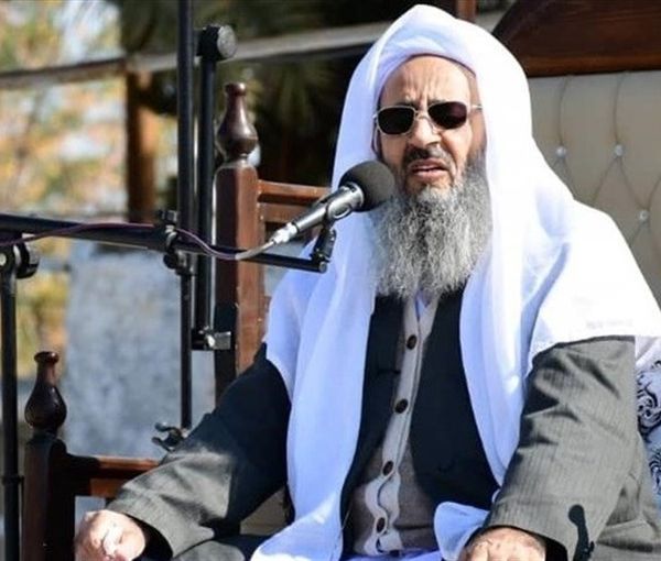 مولوی عبدالحمید: اگر نمی‌توانید بر قتل و شکنجه معترضان ناظر باشید در مجلس چه می‌کنید؟