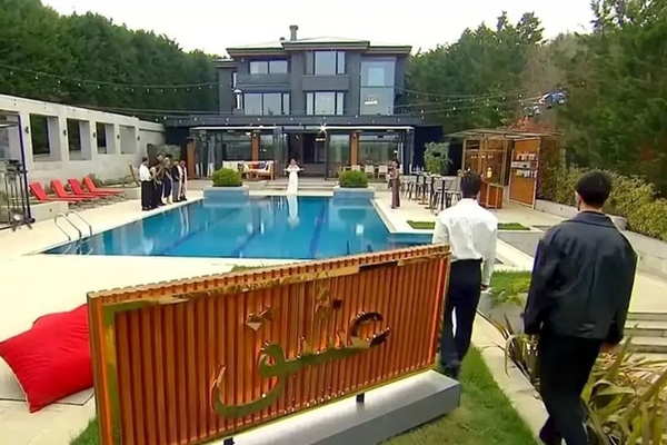 القضاء الإيراني يحجب مواقع على "يوتيوب" ويلاحق أصحابها.. "لمخالفة الأعراف"