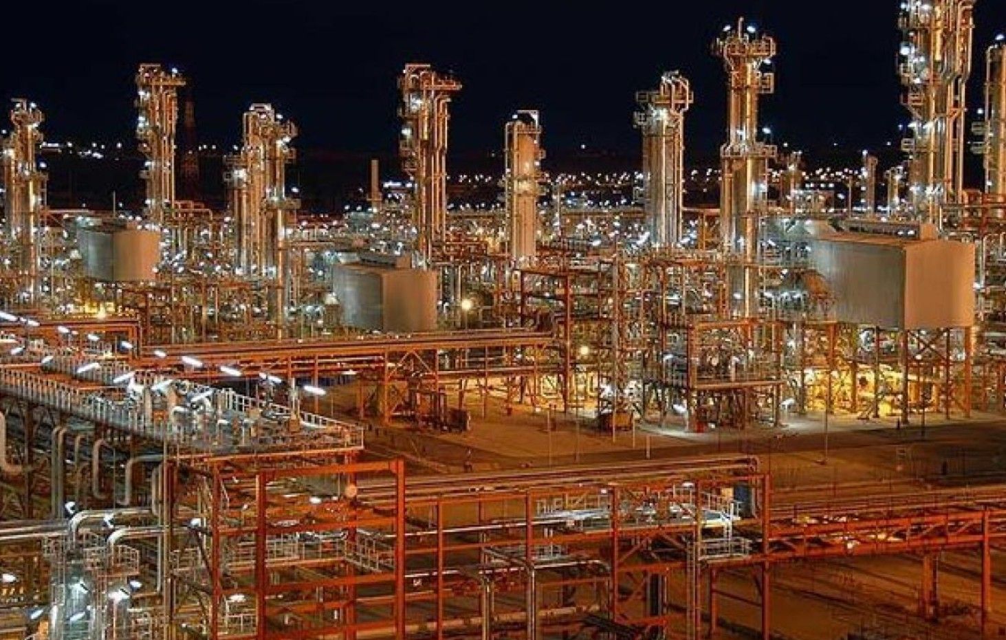 رسانه‌های ایران: در پی حملات، برق پتروشیمی‌های ماهشهر قطع شده است