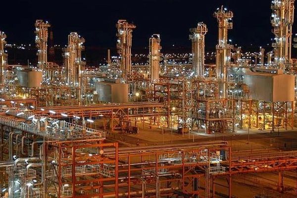 رسانههای ایران: در پی حملات، برق پتروشیمیهای ماهشهر قطع شده است