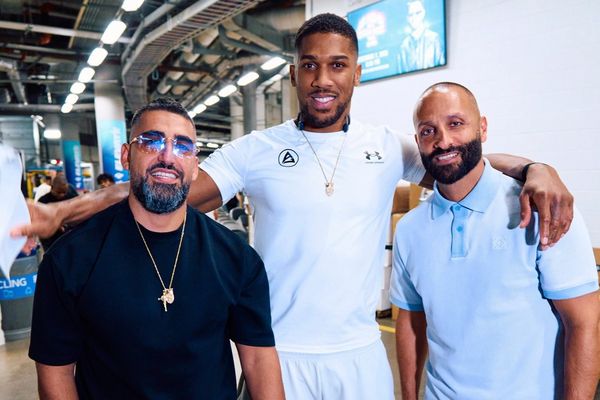 سینا قائمی، مربی شخصی آنتونی جاشوا، در تصادف رانندگی در ماشین بوکسور بریتانیایی، جان باخت