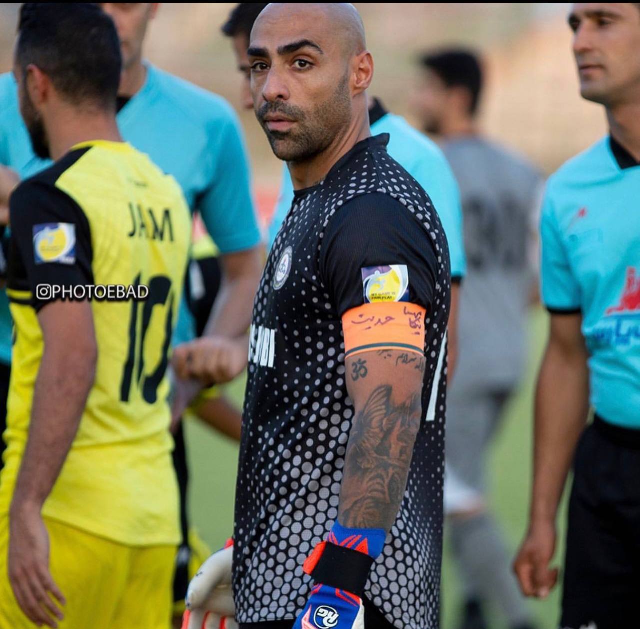 تکرار ماجرای باقری و عارف غلامی؛ روزبه سینکی به دلیل حمایت از خیزش انقلابی از پارس جم رفت