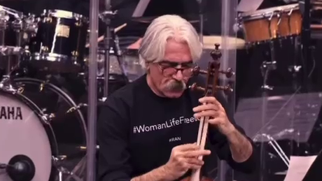 کیهان کلهر نوازنده سرشناس ایرانی از فراخوانهای تجمع ۲۴، ۲۵ و ۲۶ آبان حمایت کرد