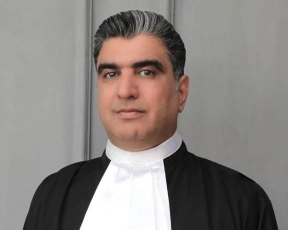 برادر خسرو علیکردی از دریافت پیامهای تهدیدآمیز از سوی افراد نزدیک به حاکمیت خبر داد