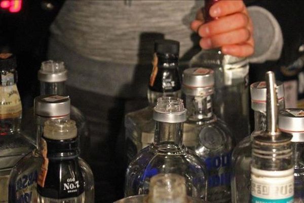 ارتفاع أعداد مراجعي مراكز علاج إدمان الكحول في إيران 50 في المائة