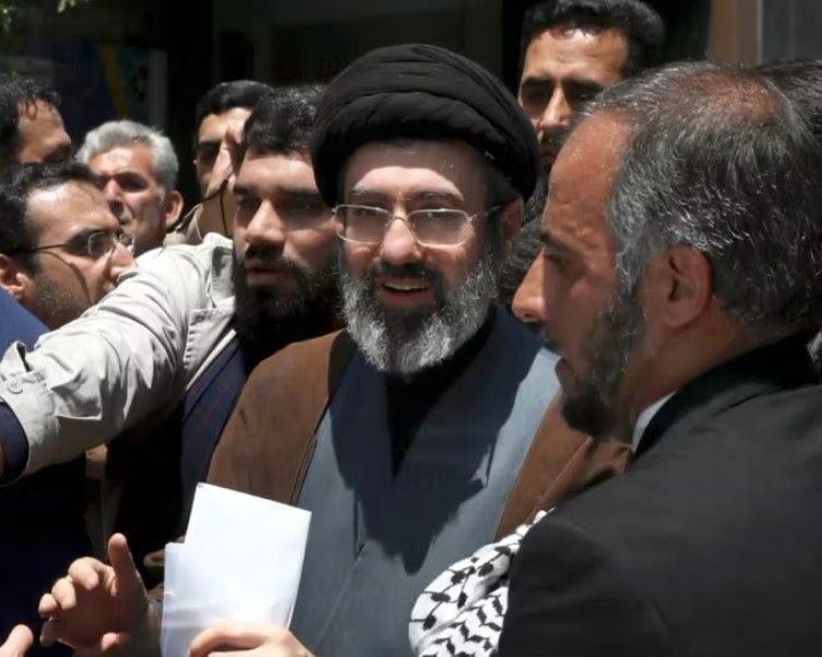 اختصاصی: جلسه خبرگان برای معرفی مجتبی خامنه‌ای با بایکوت دست‌کم ۱۴ عضو برگزار شد