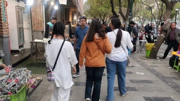 Iranian women defying hijab rules in Tehran