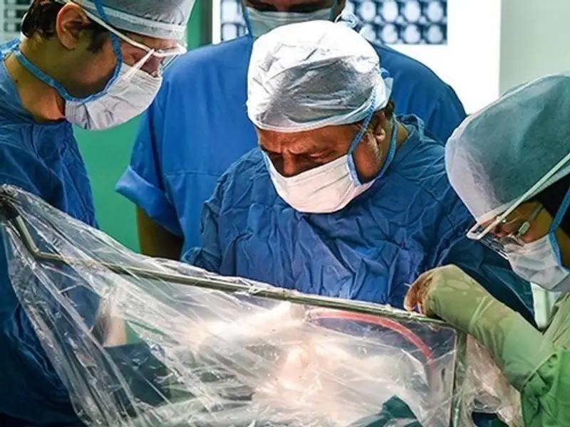 الرواتب المتدنية وظروف العمل السيئة تضاعف حالات الانتحار بين الطواقم الطبية في إيران