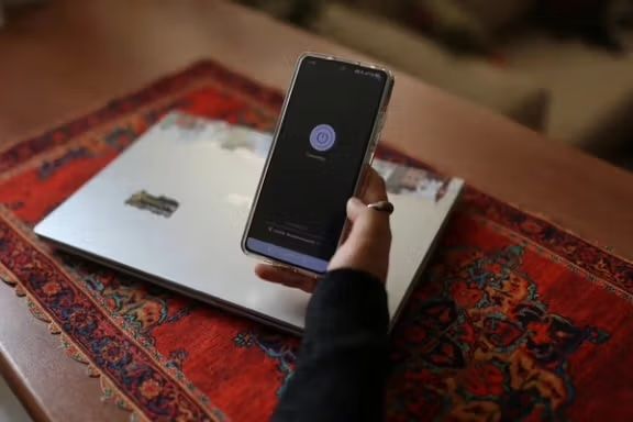 جمهوری اسلامی و طالبان روی اپلیکیشن نظارتی برای رصد کاربران در افغانستان همکاری کرده‌اند