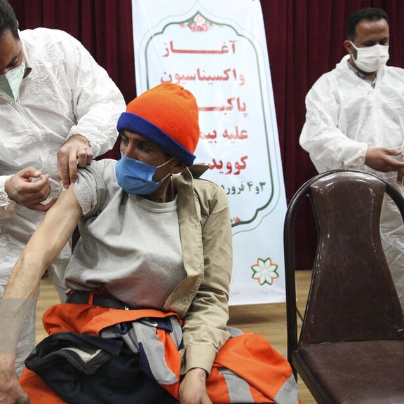 در علیآباد کتول هم کارکنان شهرداری از سهمیه واکسن پاکبانانها استفاده کردند