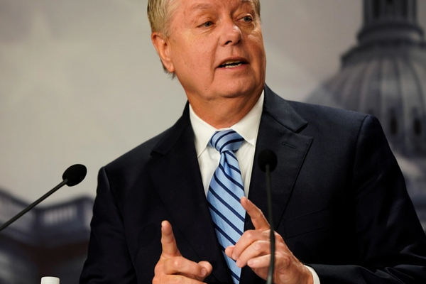 سيناتور أميركي: مواجهة البرنامج النووي الإيراني دون القضاء عليه "كارثة"