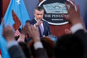 انتقاد مجدد هگست از عدم همکاری ناتو: تنگه هرمز تنها مشکل آمریکا نیست
