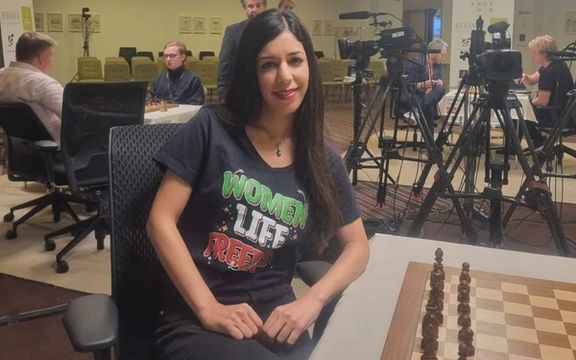 شهره بیات، لباسـی با شعـار «زن، زندگی، آزادی» پوشید و از داوری جهانی محروم شد