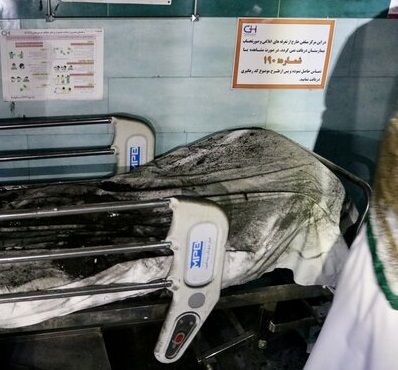 یکی از تخت‌های بستری در بیمارستان قائم پس از آتش‌سوزی