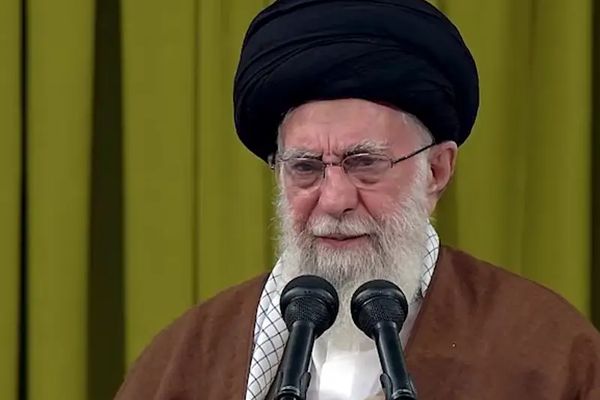 المرشد الإيراني: مقاطعة الانتخابات "عمل عدائي" يتعارض مع الإسلام وضد الجمهورية الإسلامية