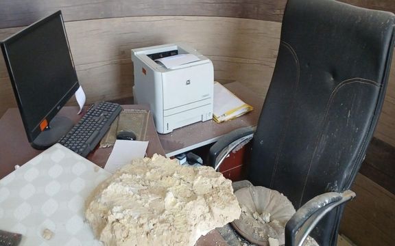 به دلیل فرسودگی ساختمان؛ فروریختن سقف روی سر مدیرکل ورزش و جوانان شهرستان چرام