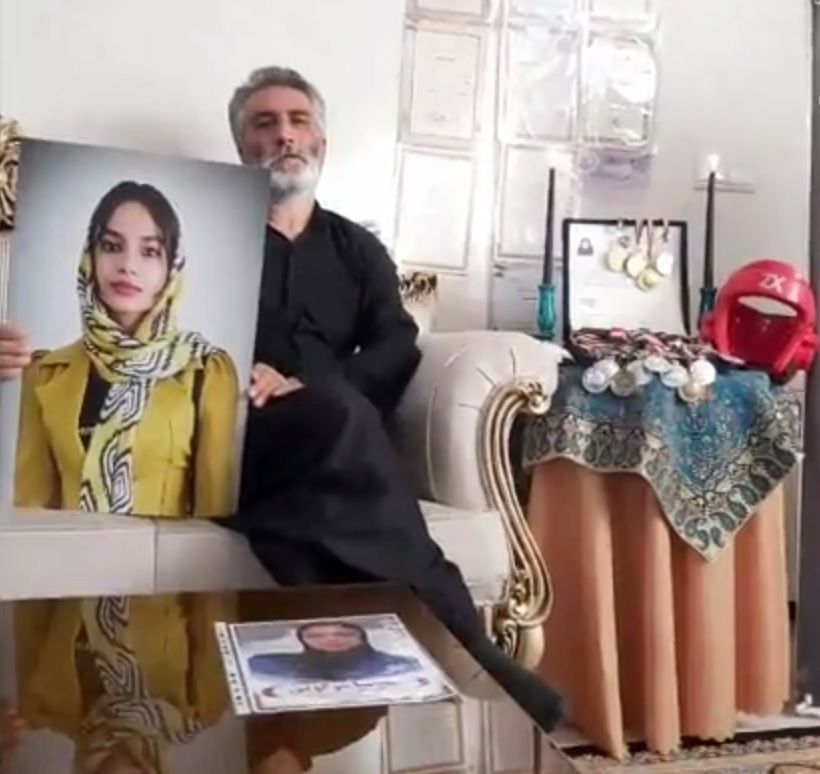 پدر مهسا موگویی: حق دختر قهرمانم این بود که با بیش از ۱۰۰ مدال ورزشی بفرستیدش زیر خاک؟