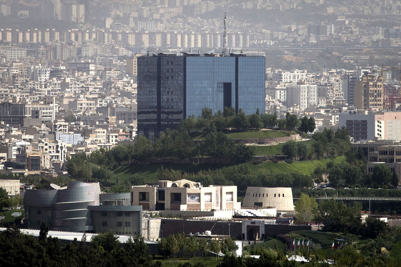 وال استریت ژورنال: ایران با ایجاد شبکه‌‌ شرکت‌های نیابتی، تحریم‌های بانکی را دور می‌زند