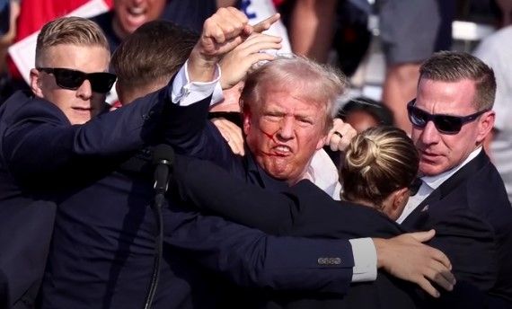 اطلاعات جدید از ترور ترامپ: به رییس‌جمهوری سابق گلوله اصابت کرده است