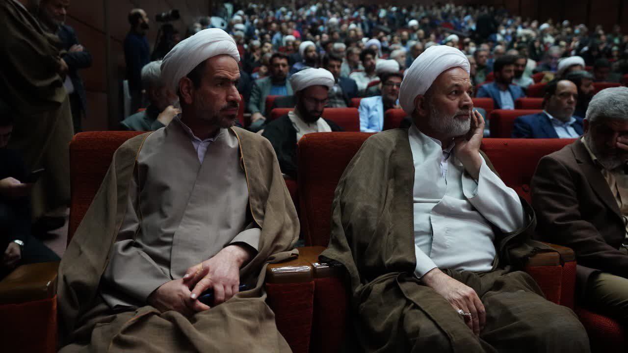 "جبهة الصمود" الإيرانية تخطط للاستحواذ على البرلمان.. وتؤكد الطاعة المطلقة للمرشد