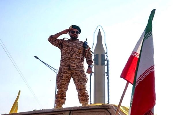 نجل مستشار خامنئي: إيران تُهدّد أكثر بعشرة أضعاف مما تملك