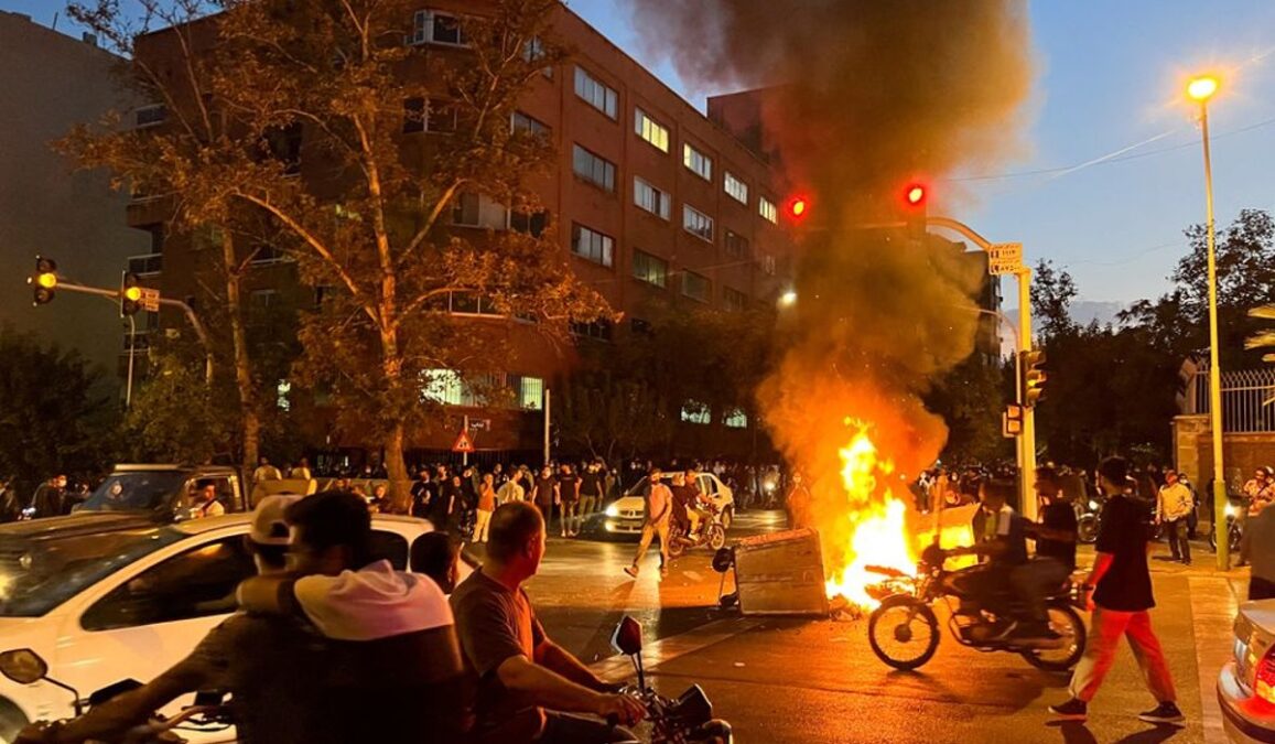 یک پزشک: عدد کشته‌ها از شمار خارج بود و تشخیص زخمی از جان‌باخته، دشوار