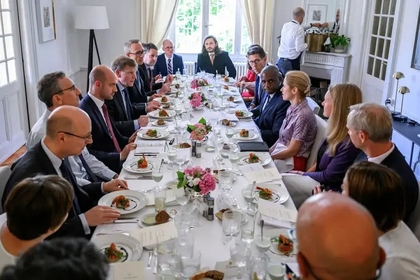 انتهاء اجتماع جنيف بين إيران والترويكا الأوروبية بتأكيد منع إيران من امتلاك أسلحة نووية