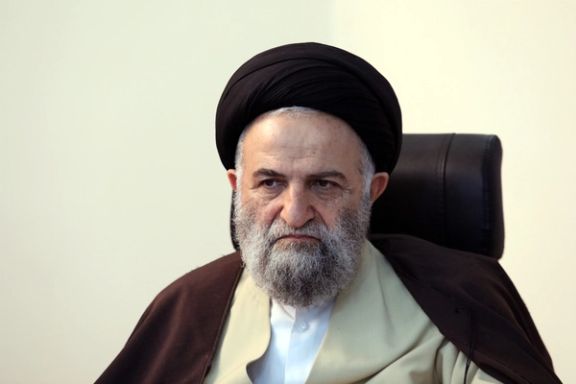 عضو جامعه مدرسین حوزه علمیه قم: روسریها پایینتر رفته و گاهی مواقع شلوار هم نمیپوشند