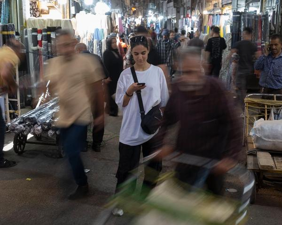 مساعد الرئيس الإيراني: العقوبات قاسية.. ولا يمكن للحكومة الاستفادة من الأموال المفرج عنها